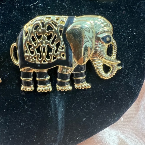 Lot 3 Six Brooches all Gold Accent Pins all Gold Plated. - Picture 9 of 9